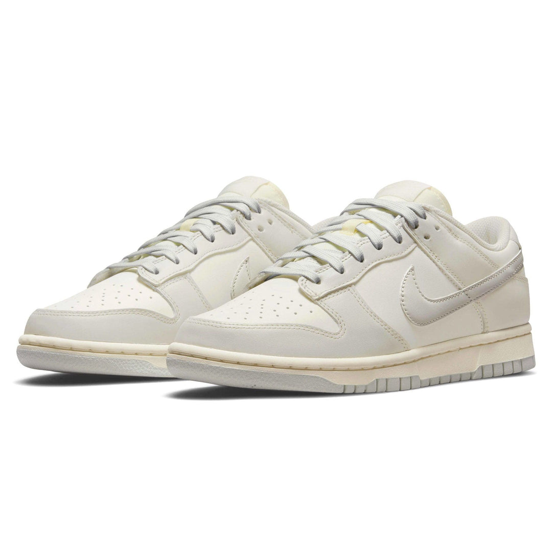 NIKE DUNK LOW WMNS &