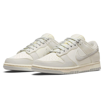 NIKE DUNK LOW WMNS 'LIGHT BONE' — Stock