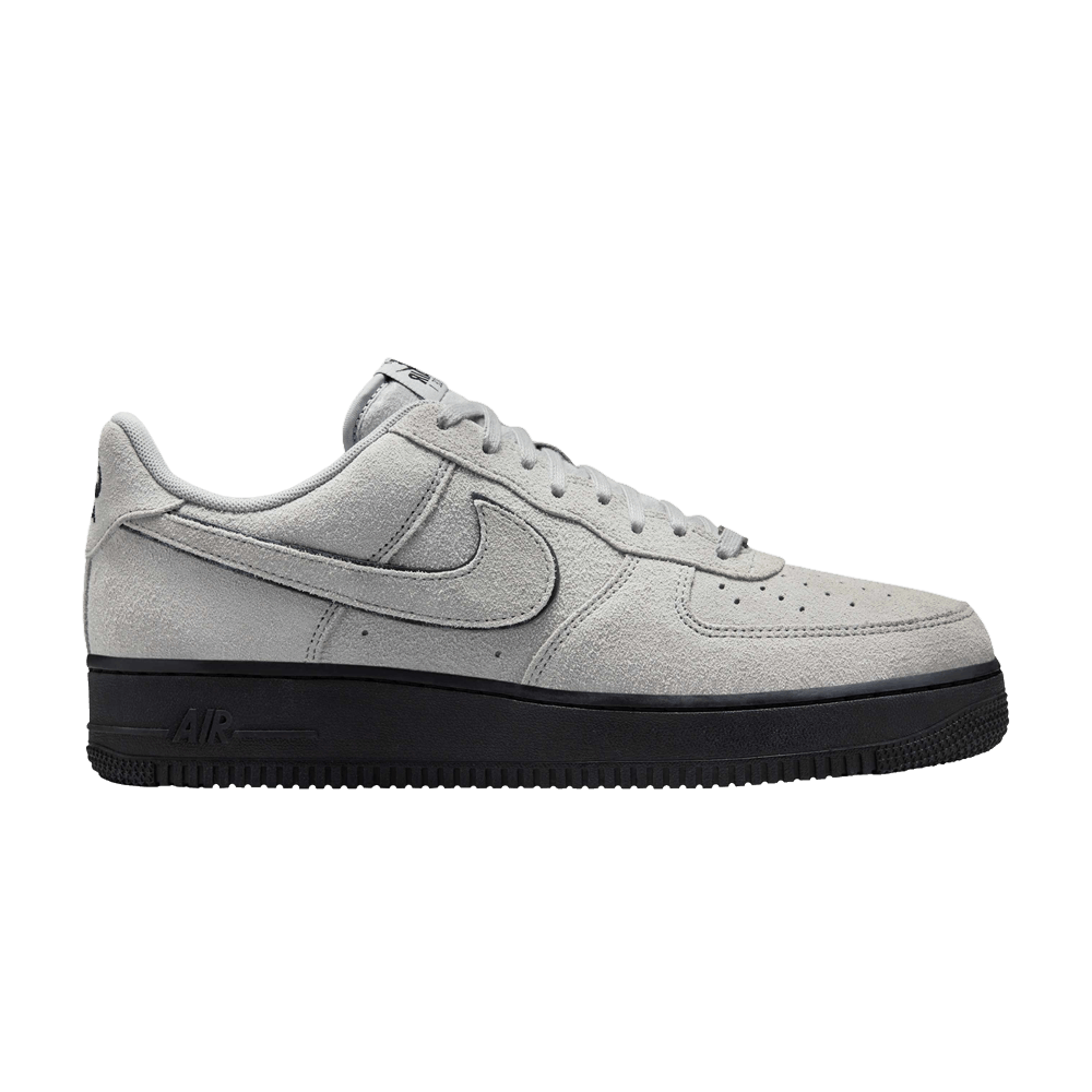 NIKE AIR FORCE 1 LOW &