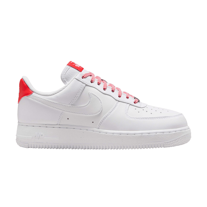 NIKE AIR FORCE 1 LOW &