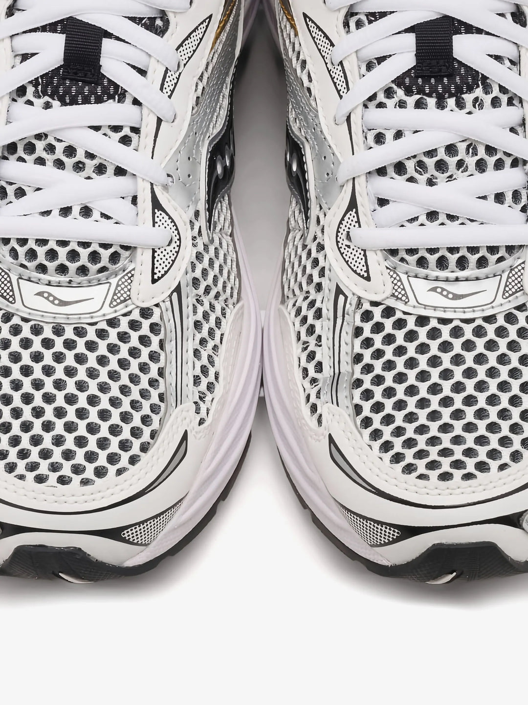 SAUCONY PROGRID OMNI 9 SILVER GOLD