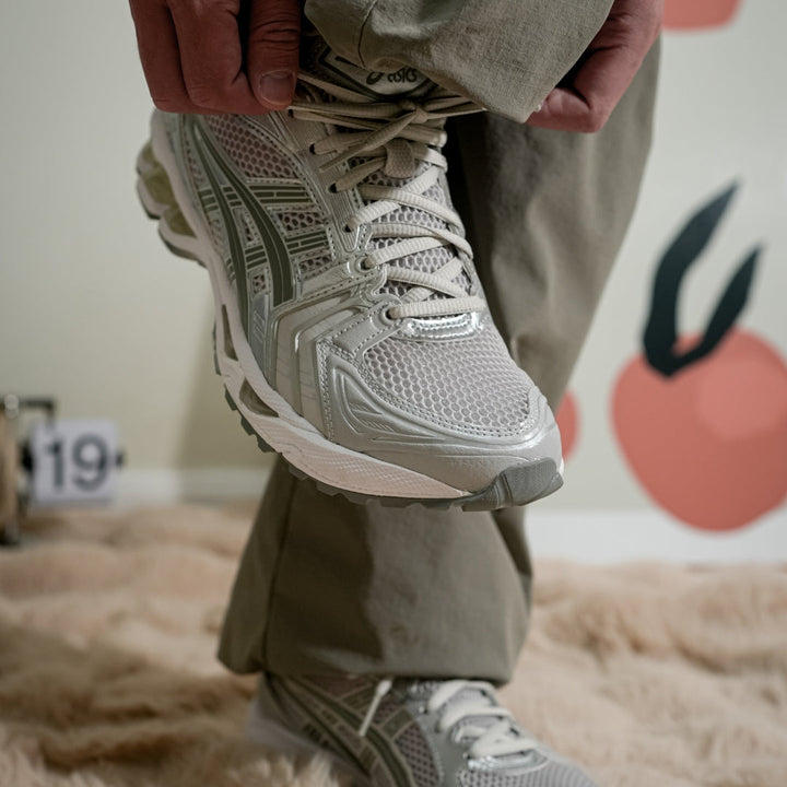 ASICS GEL-KAYANO 14 &