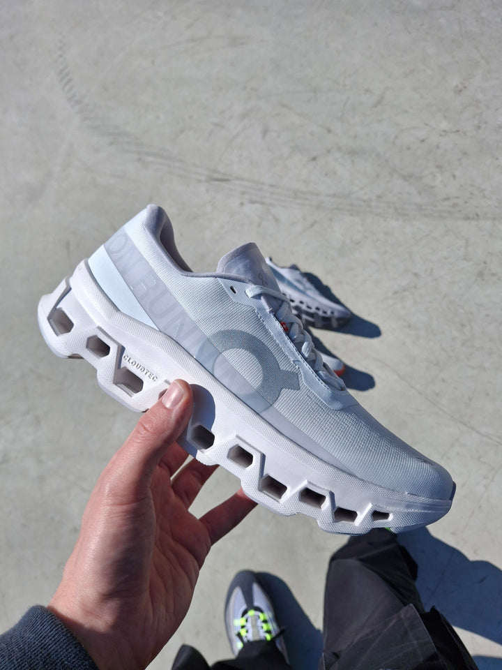 ON CLOUDMONSTER 1 &