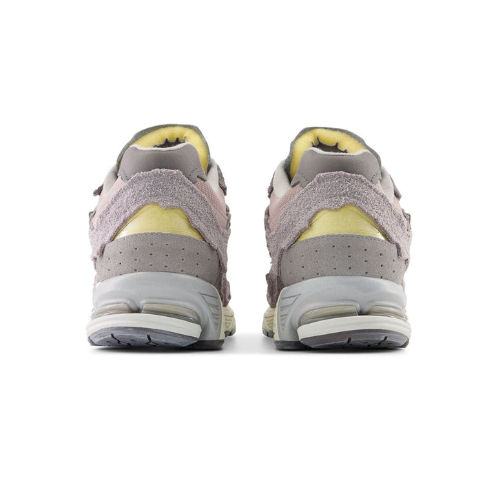 NEW BALANCE 2002R &