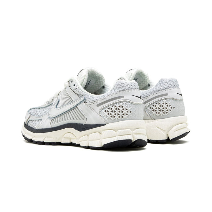 NIKE ZOOM VOMERO 5 PHOTON DUST METALLIC SILVER (WOMEN&