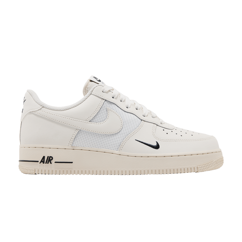 NIKE AIR FORCE 1 LOW &