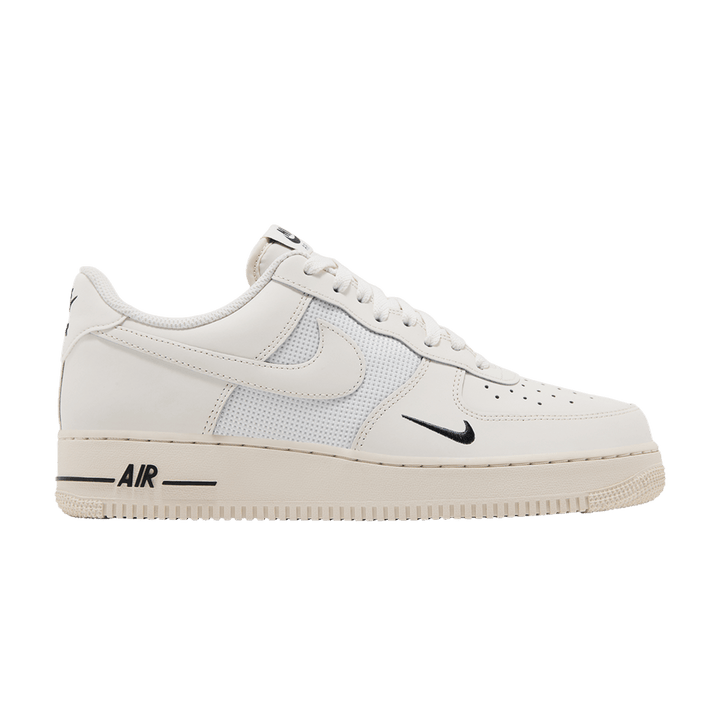 NIKE AIR FORCE 1 LOW &