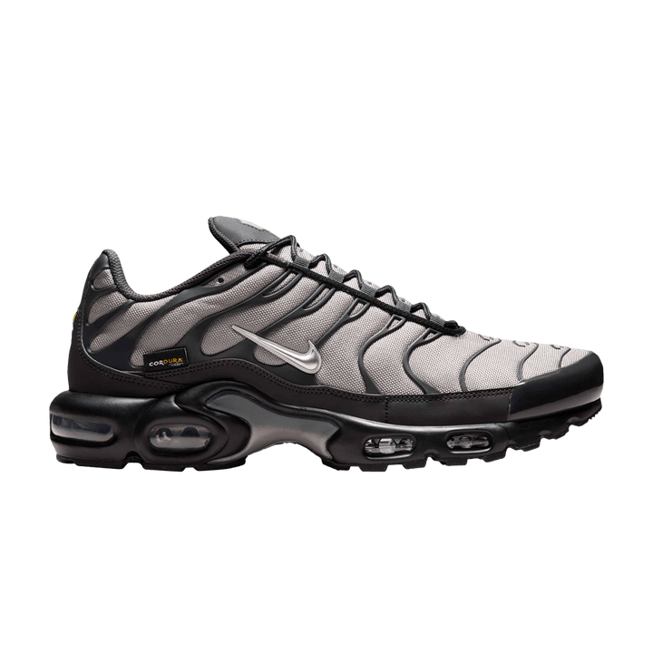 NIKE AIR MAX PLUS &