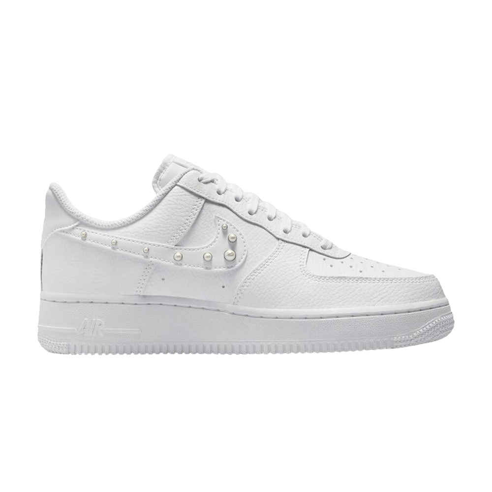 NIKE AIR FORCE 1 LOW &