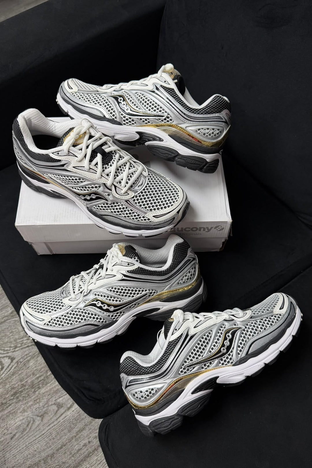 SAUCONY PROGRID OMNI 9 SILVER GOLD