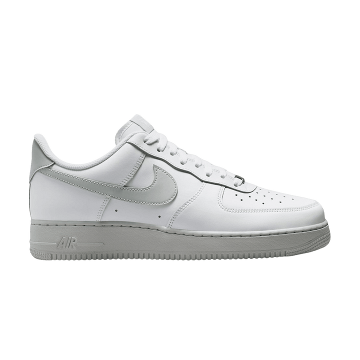 NIKE AIR FORCE 1 &