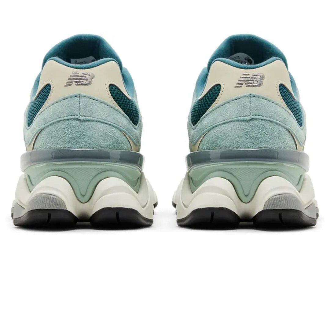 NEW BALANCE 9060 &