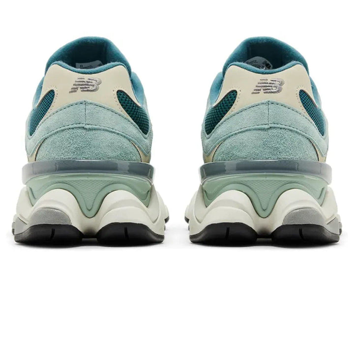 NEW BALANCE 9060 &