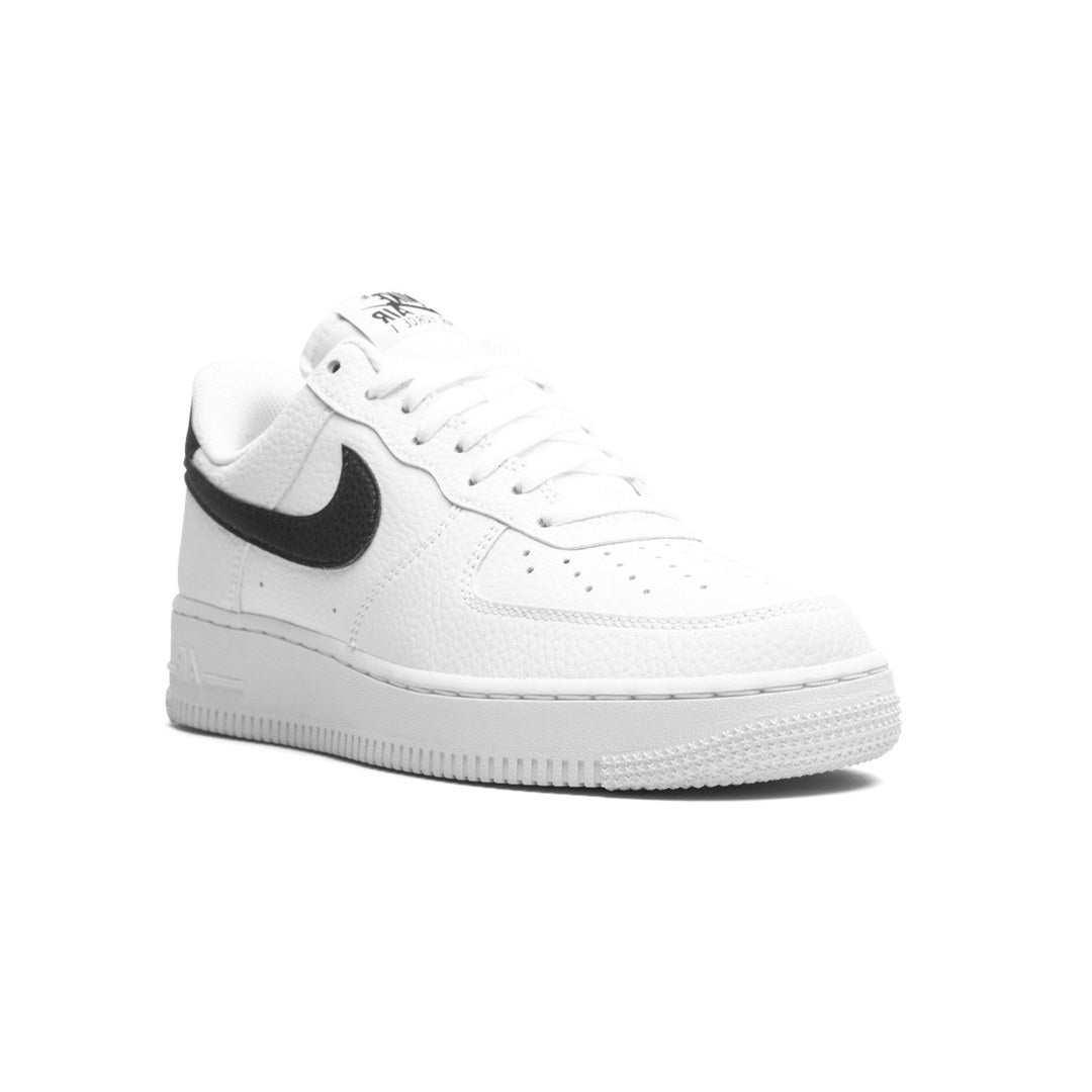 NIKE AIR FORCE 1 LOW &