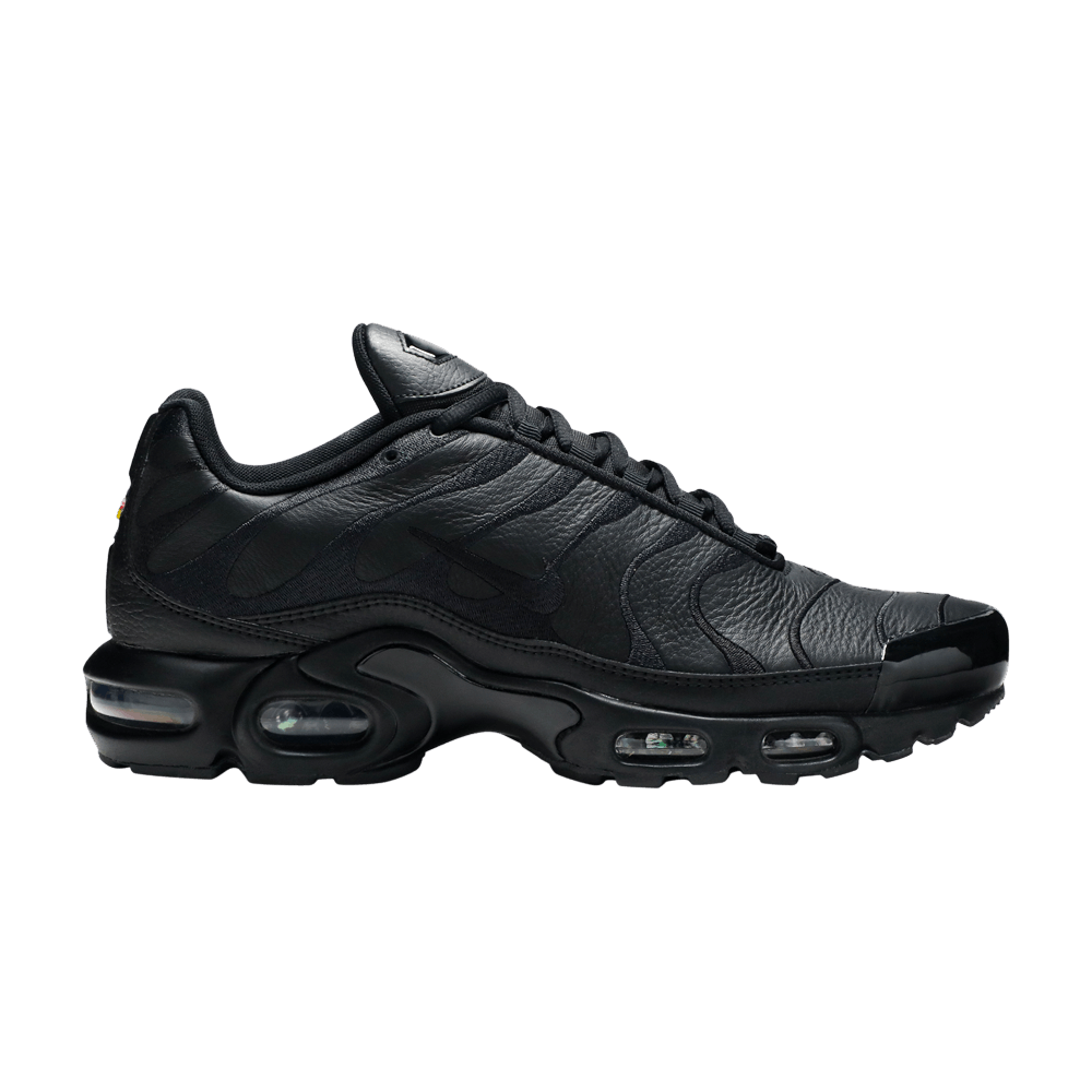NIKE AIR MAX PLUS TRIPLE BLACK LEATHER