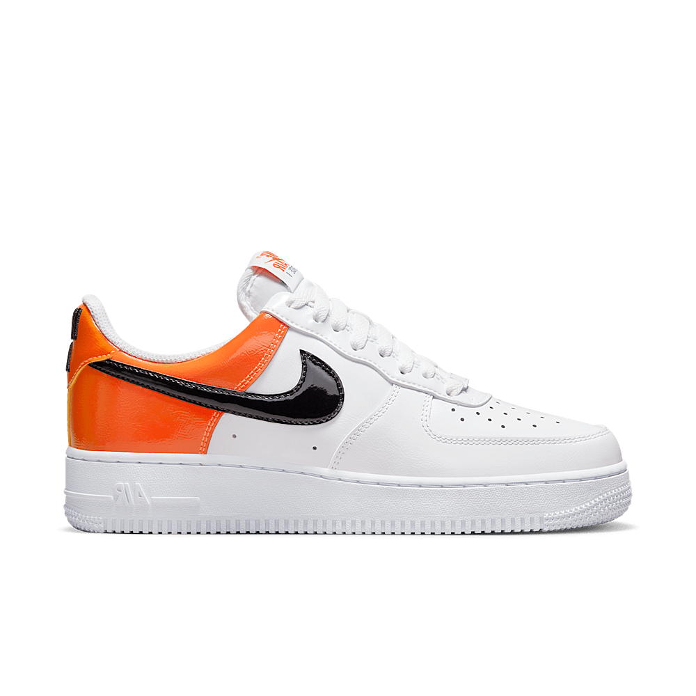 NIKE AIR FORCE 1 LOW &