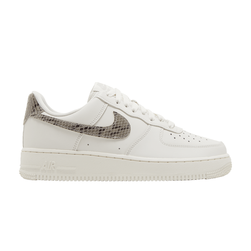 NIKE AIR FORCE 1 LOW &