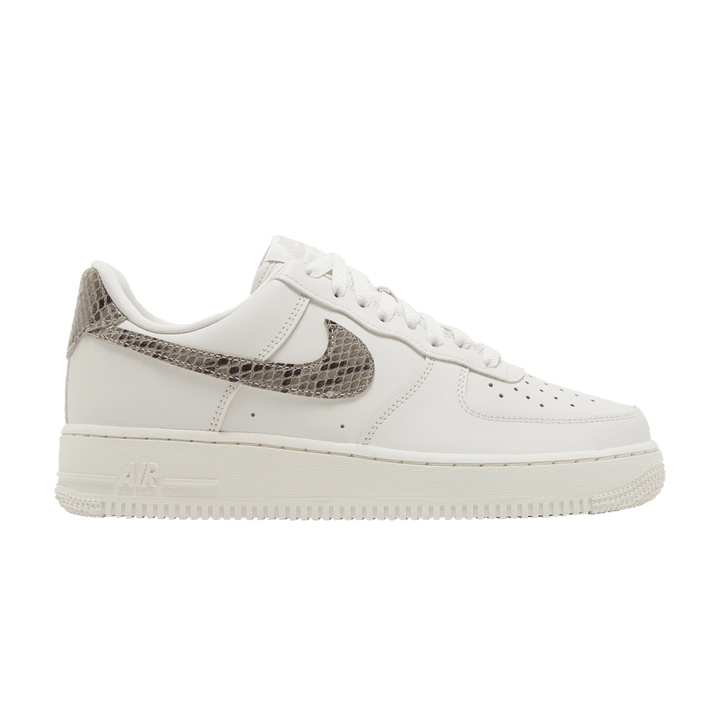 NIKE AIR FORCE 1 LOW &