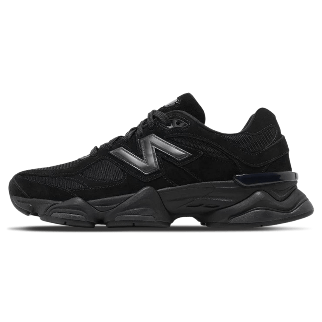 NEW BALANCE 2002R TRIPLE BLACK SUEDE