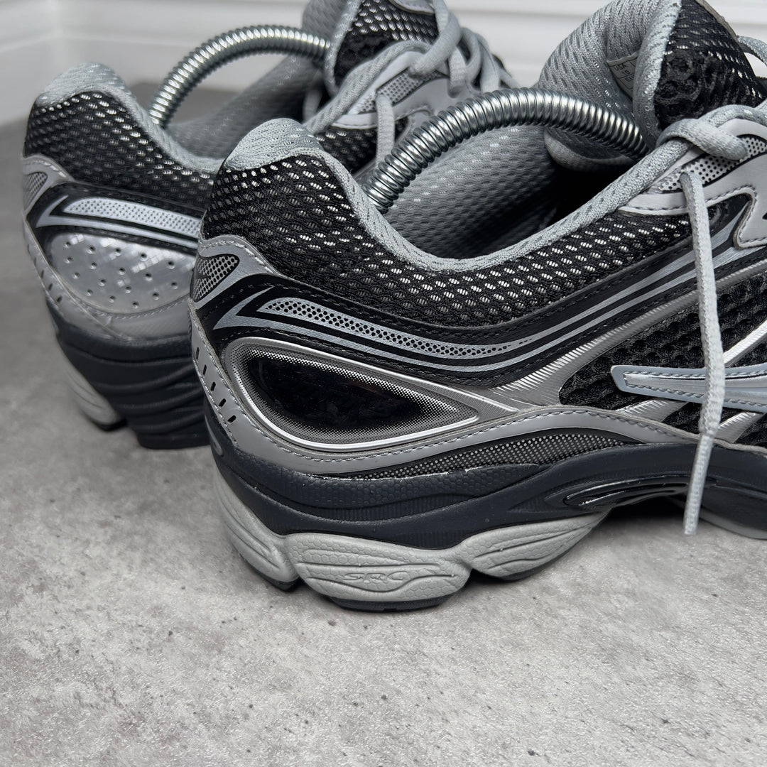 SAUCONY PROGRID OMNI 9 &