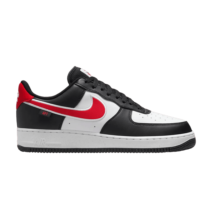 NIKE AIR FORCE 1 LOW &