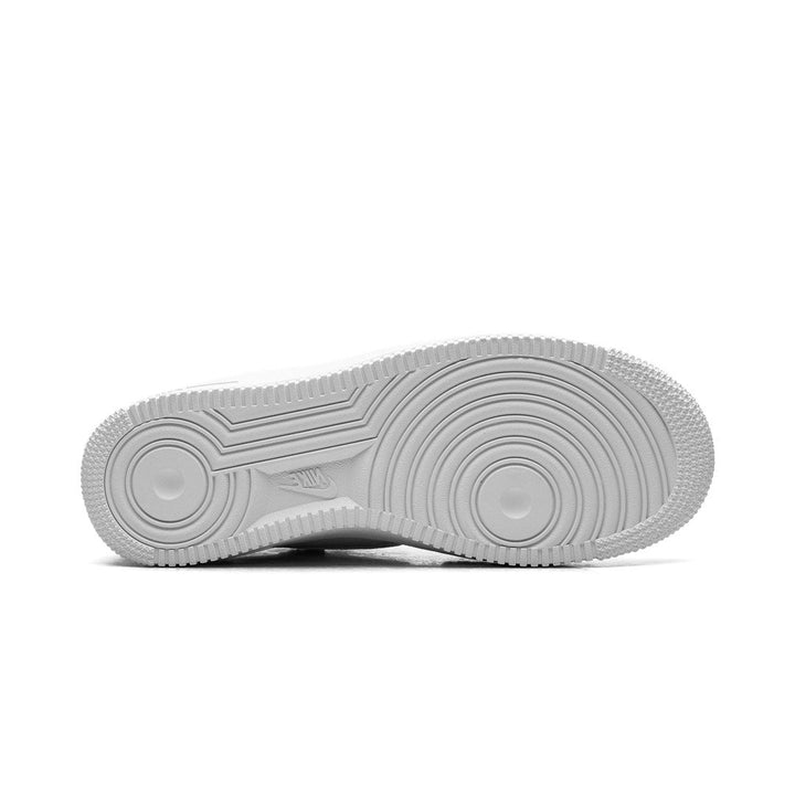 NIKE AIR FORCE 1 LOW &