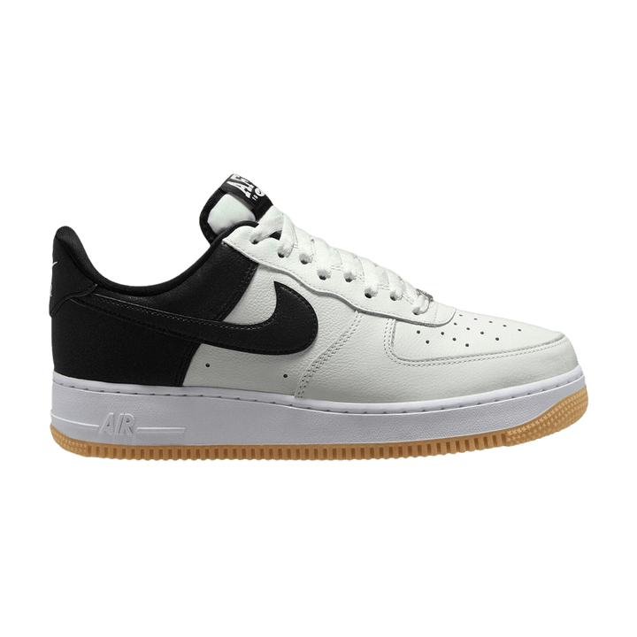 NIKE AIR FORCE 1 LOW &