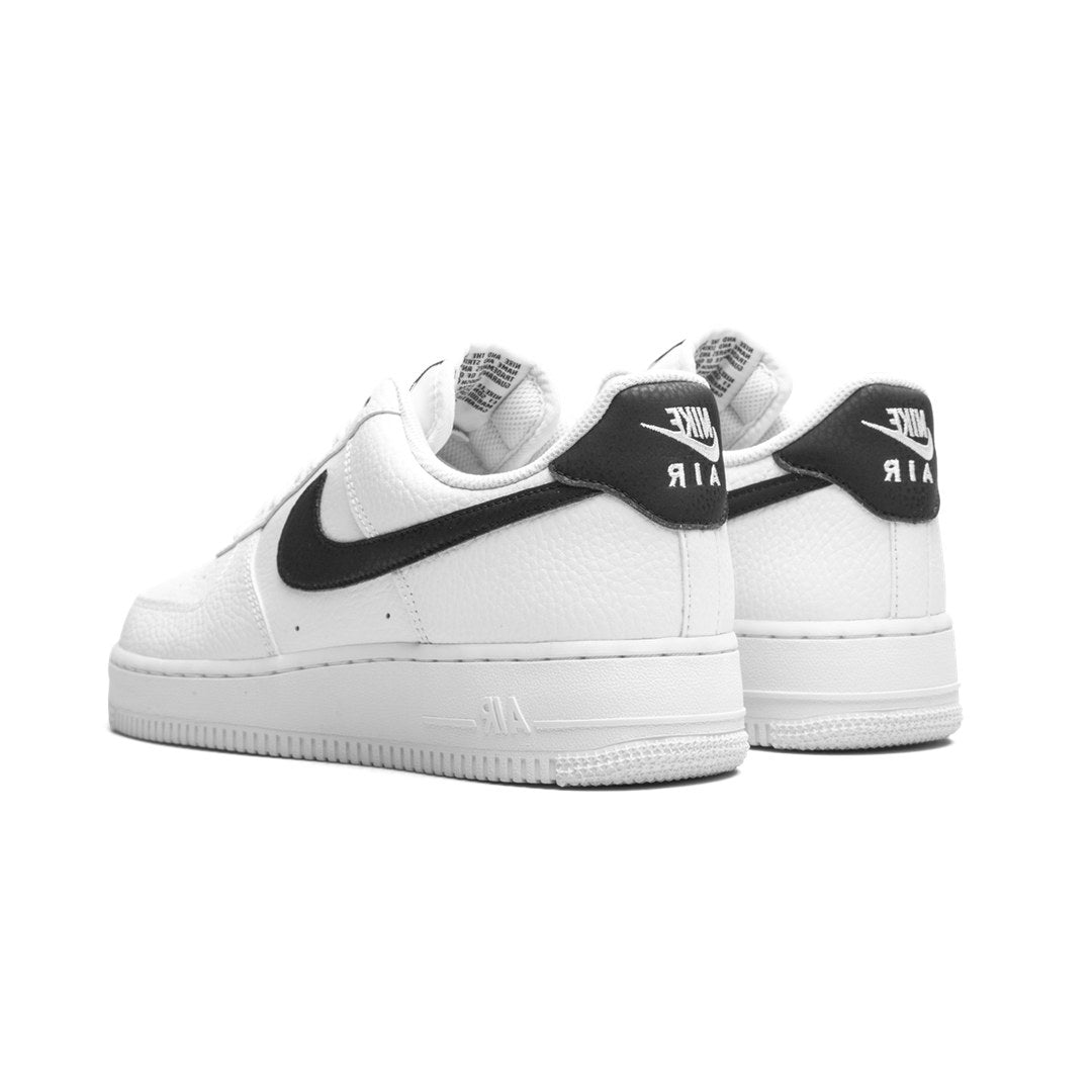 NIKE AIR FORCE 1 LOW &