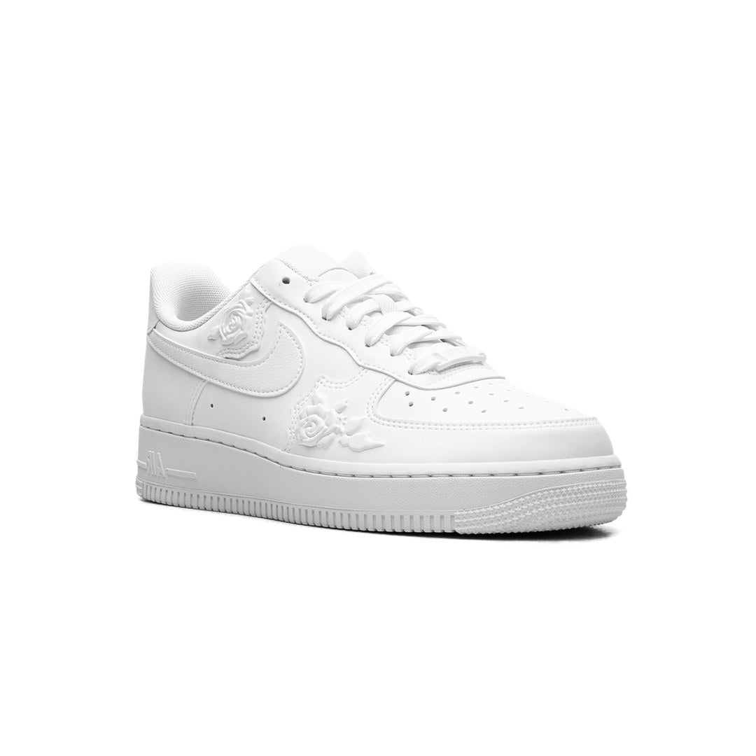 NIKE AIR FORCE 1 LOW &