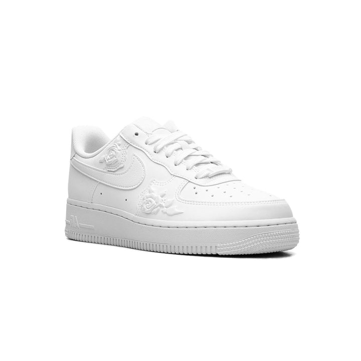 NIKE AIR FORCE 1 LOW &