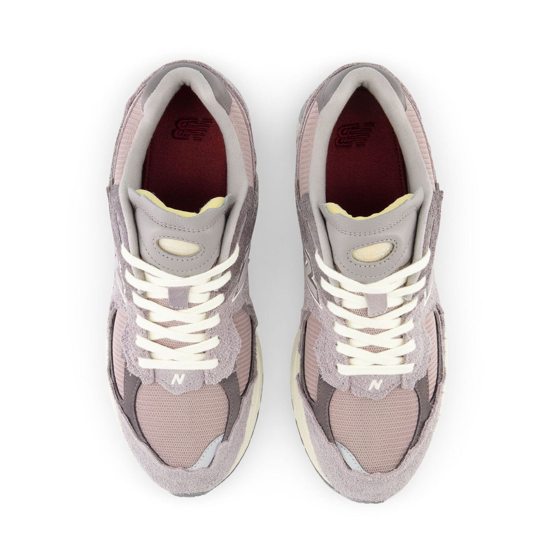 NEW BALANCE 2002R &
