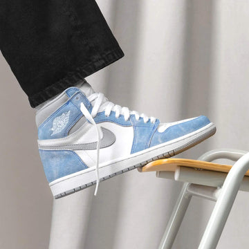 AIR JORDAN 1 RETRO HIGH OG 'HYPER ROYAL'
