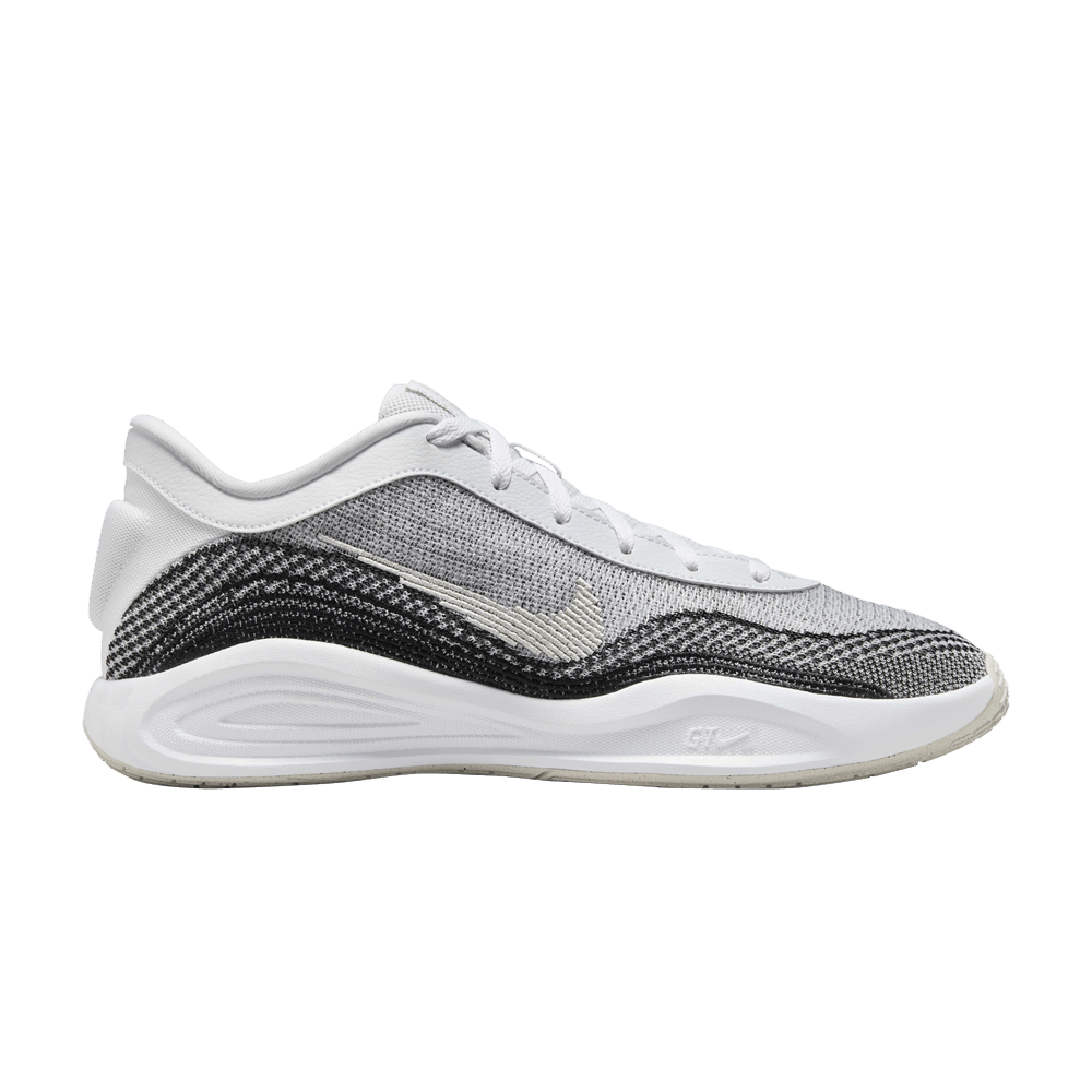 NIKE GT HUSTLE ACADEMY WHITE LIGHT BONE BLACK