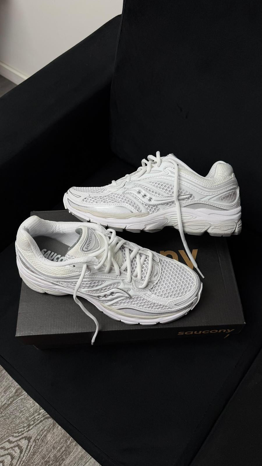 SAUCONY PROGRID OMNI 9 OG TRIPLE WHITE