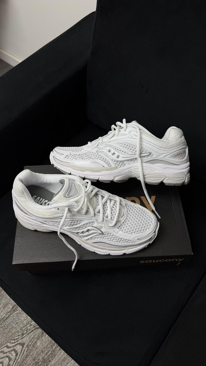 SAUCONY PROGRID OMNI 9 OG TRIPLE WHITE