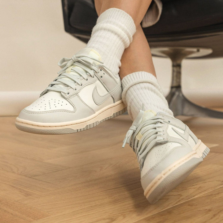 NIKE DUNK LOW WMNS &