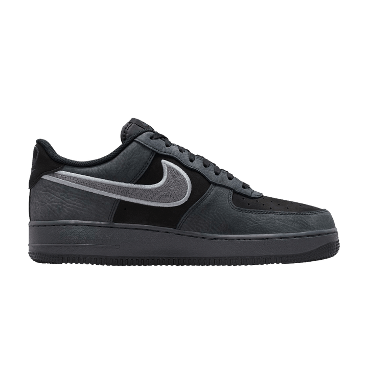 NIKE AIR FORCE 1 &