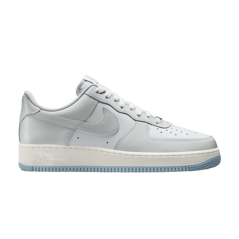 NIKE AIR FORCE 1 LOW &