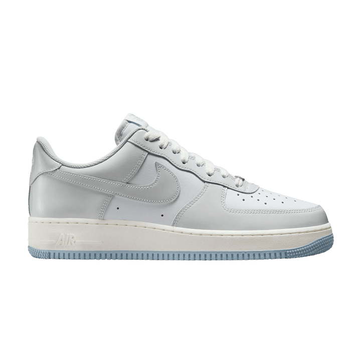 NIKE AIR FORCE 1 LOW &