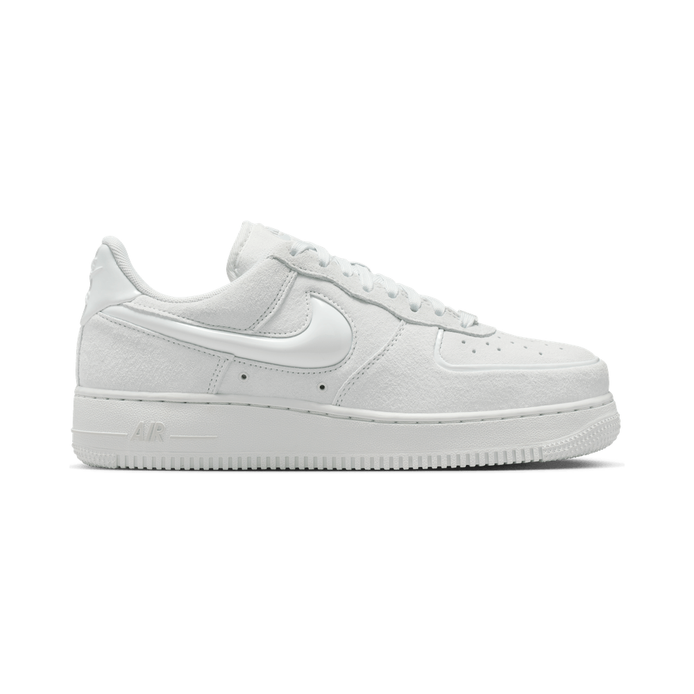 NIKE AIR FORCE 1 LOW &