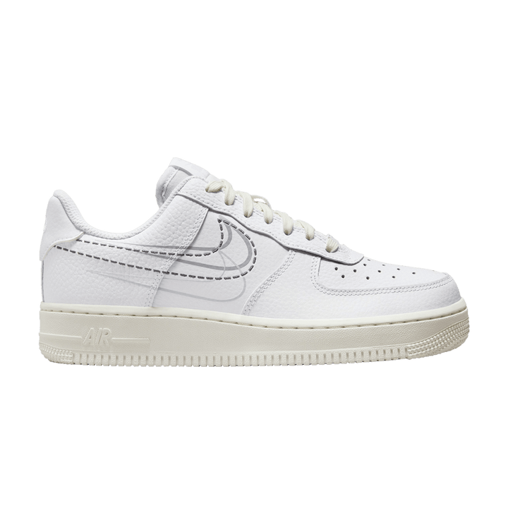 NIKE AIR FORCE 1 LOW &