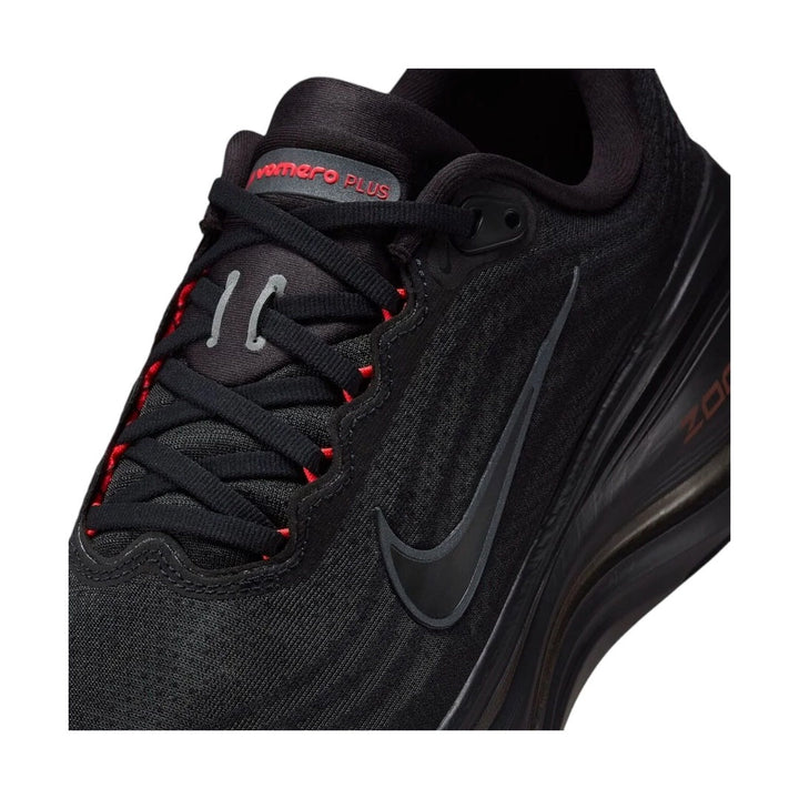 NIKE VOMERO PLUS BLACK BRIGHT CRIMSON