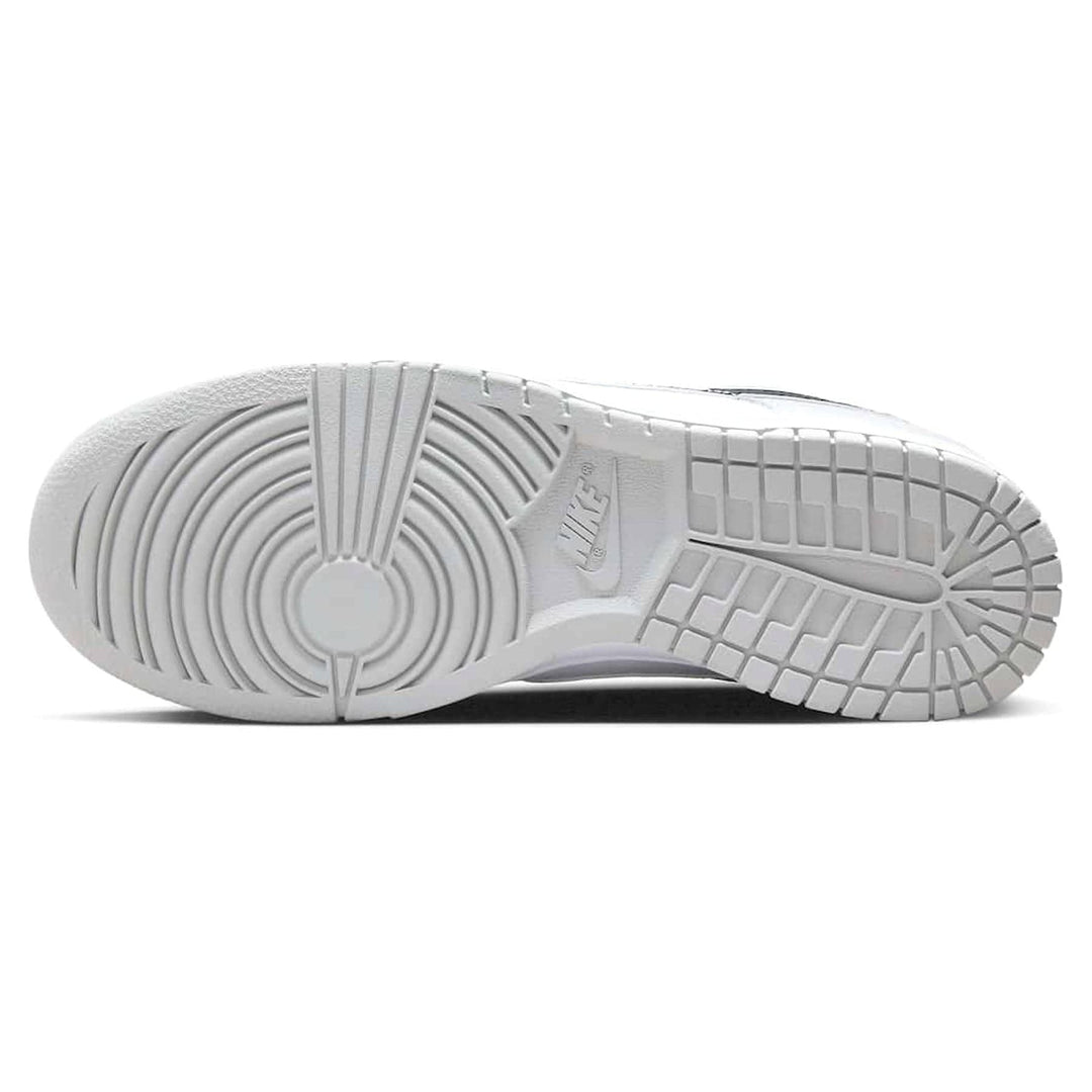 NIKE DUNK LOW SE &