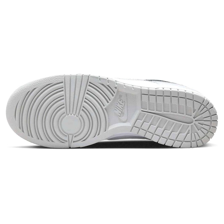 NIKE DUNK LOW SE &