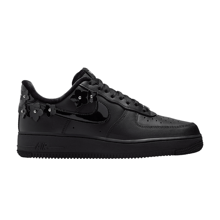 NIKE AIR FORCE 1 LOW &