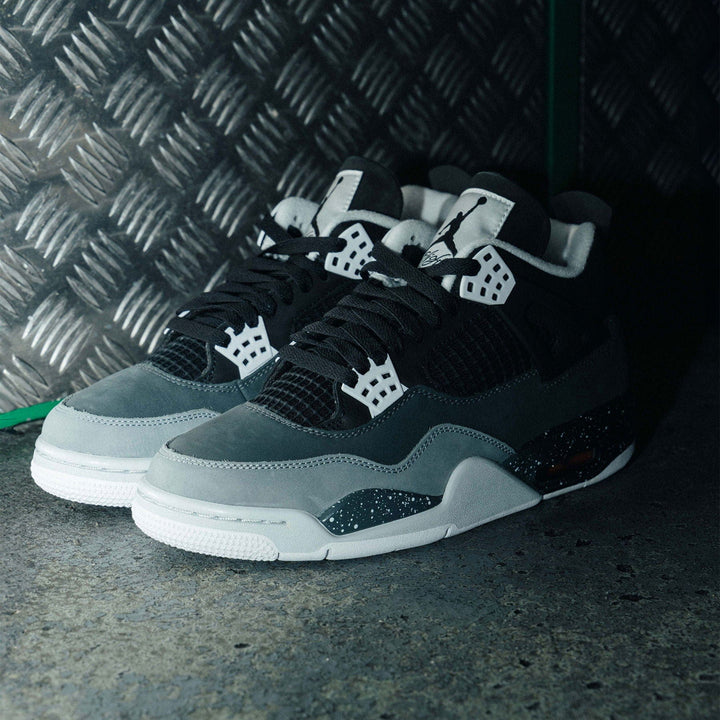 AIR JORDAN 4 RETRO &