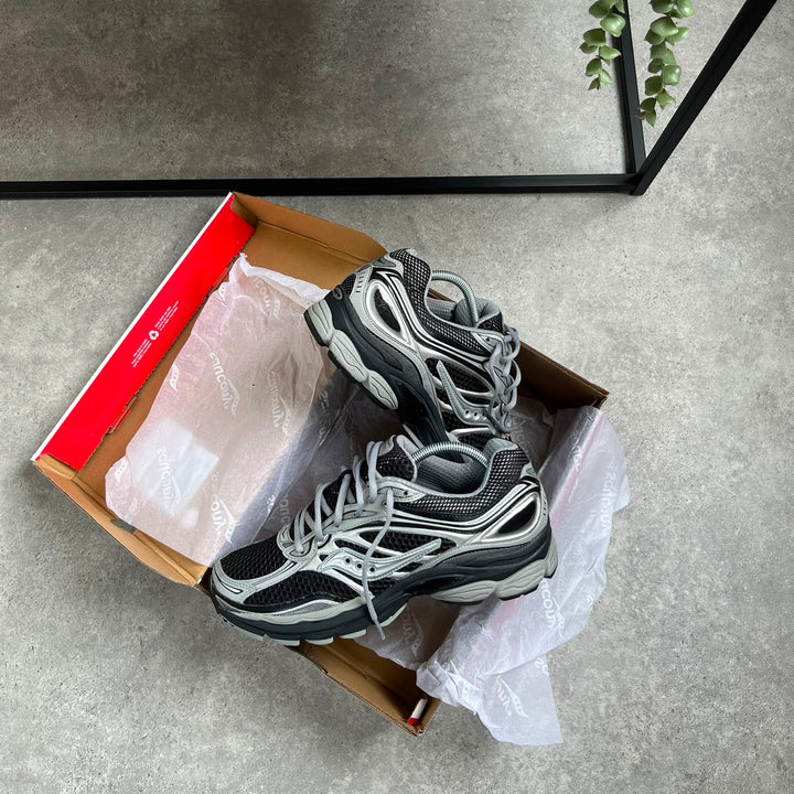SAUCONY PROGRID OMNI 9 &