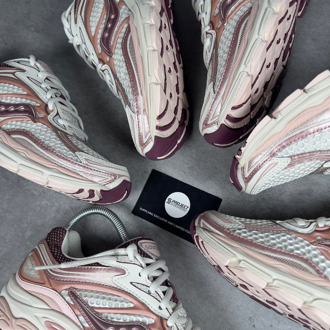 SAUCONY PROGRID OMNI 9 &