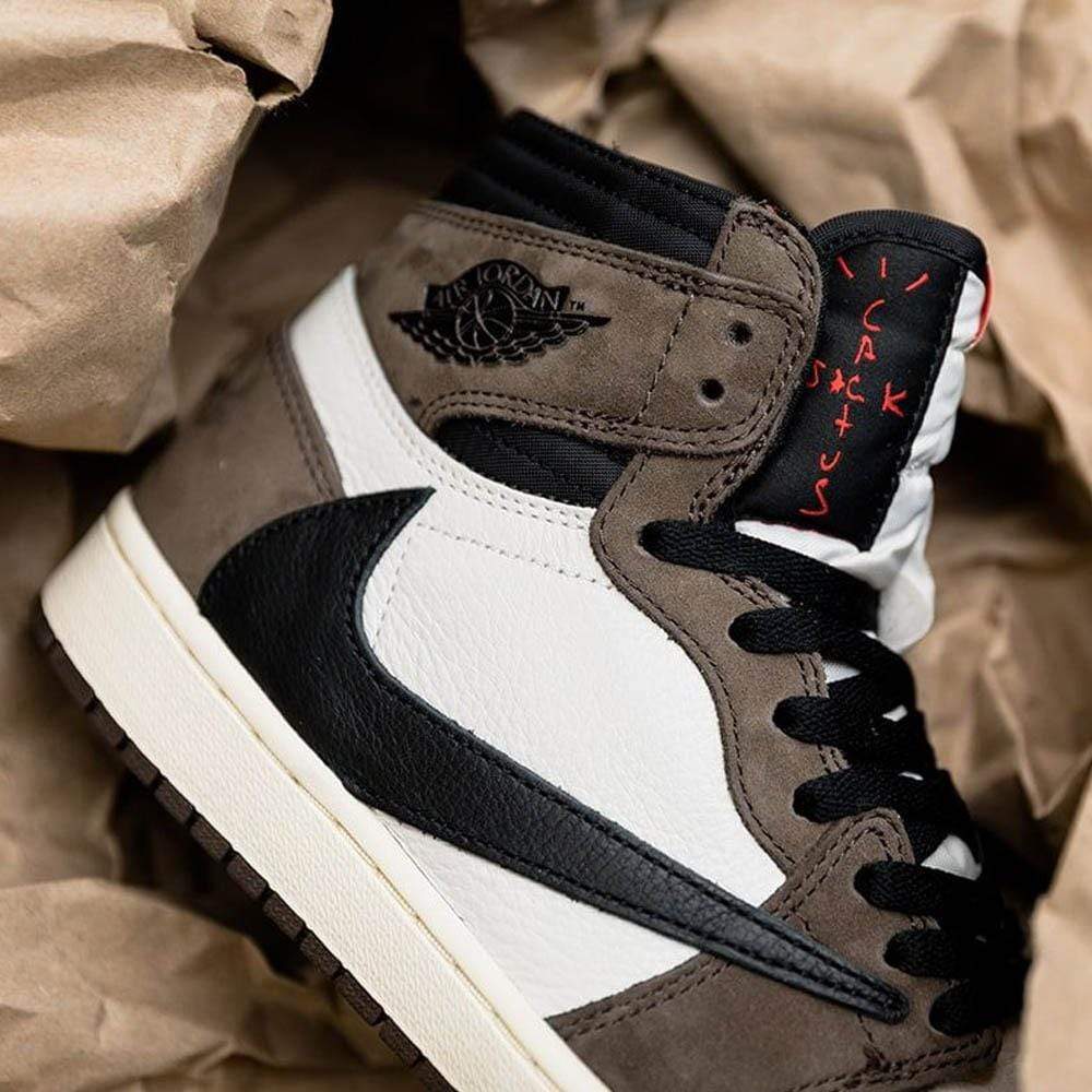 TRAVIS SCOTT X AIR JORDAN 1 RETRO HIGH OG &