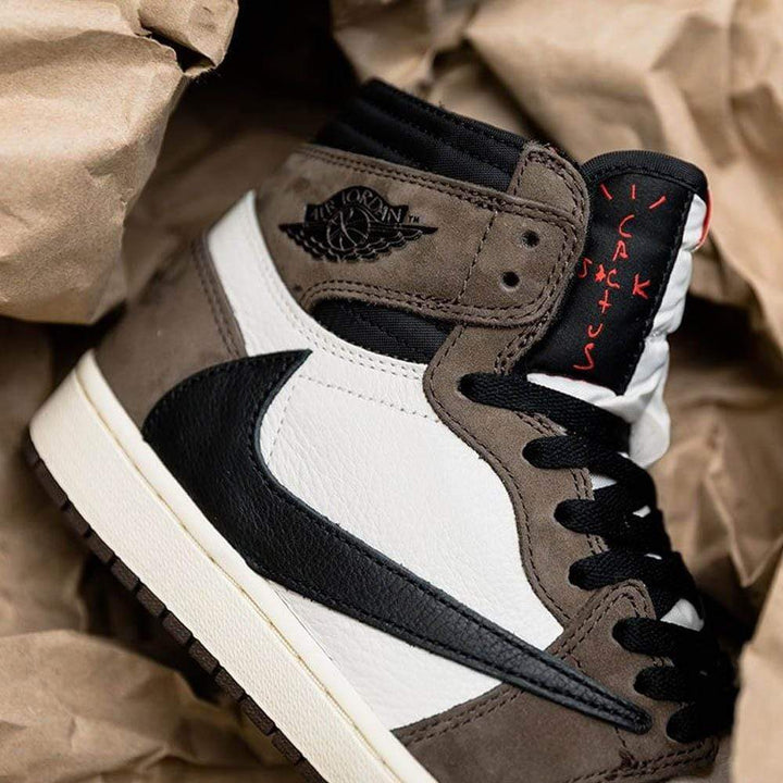 TRAVIS SCOTT X AIR JORDAN 1 RETRO HIGH OG &